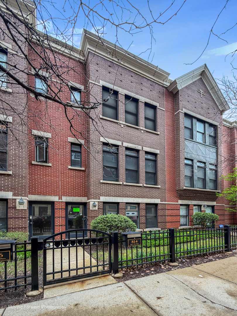 814 W 15th Place