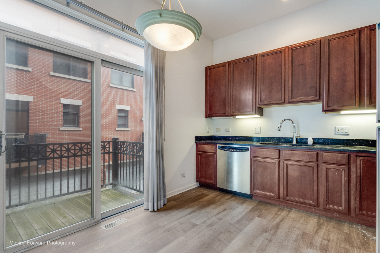 814 W 15th Place