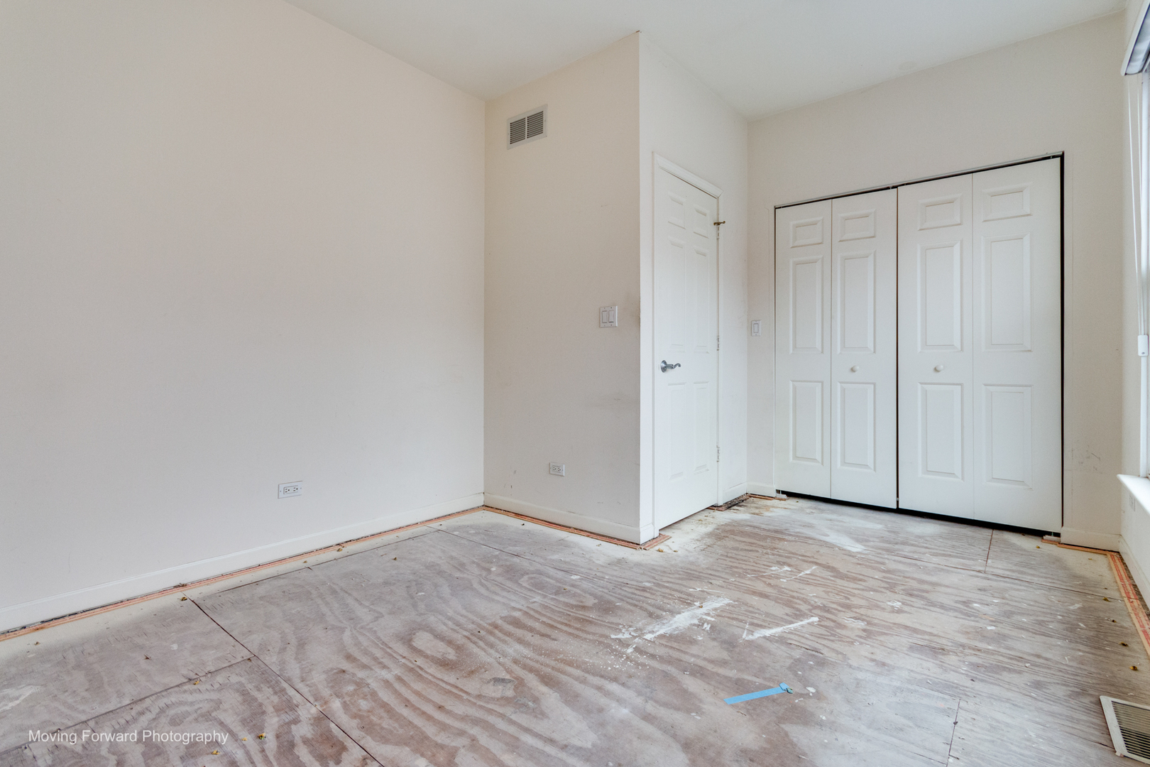814 W 15th Place