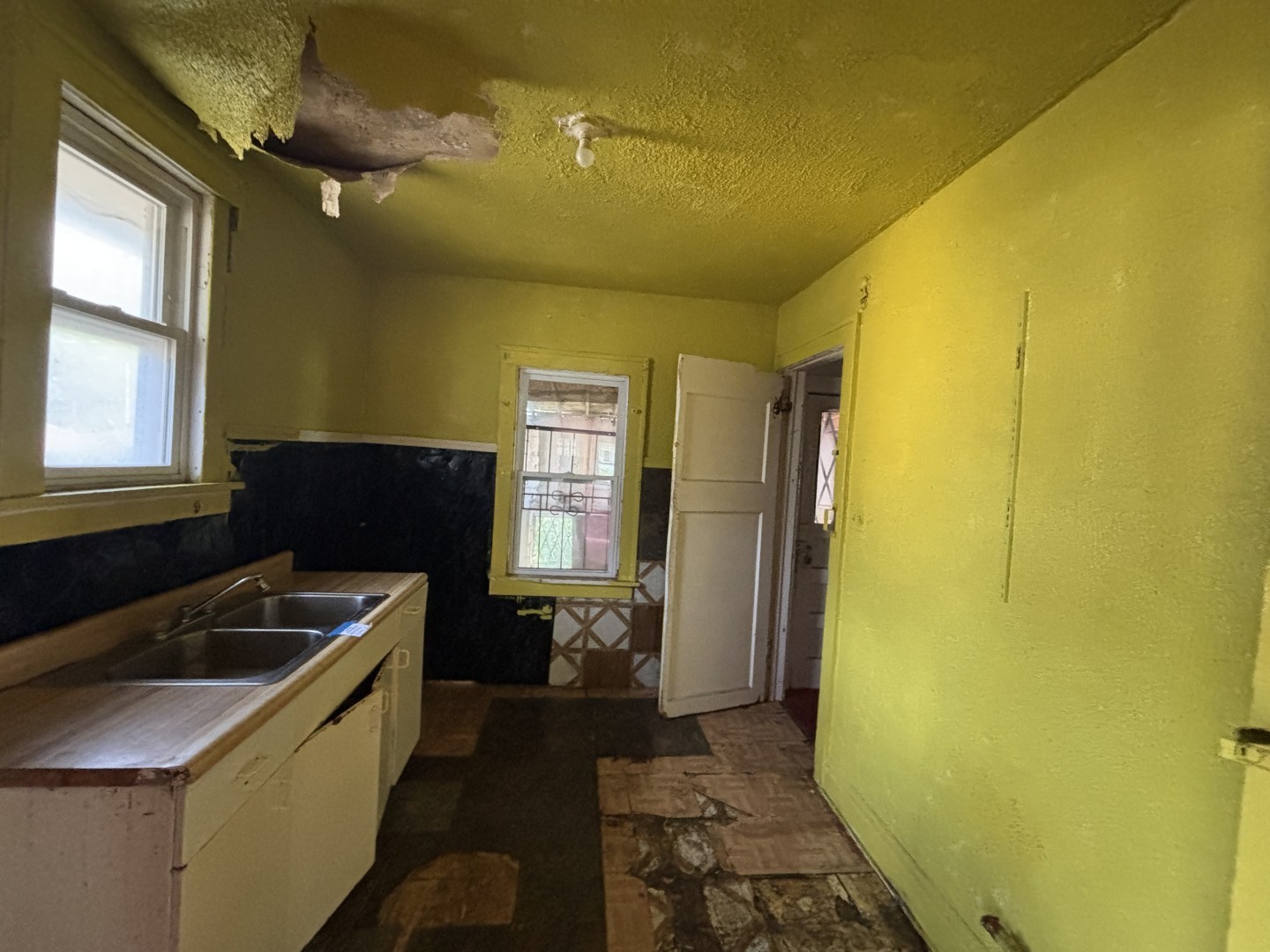 1341 W 112th Place