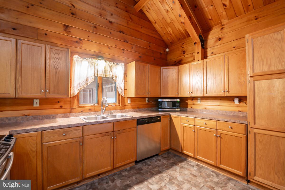 120 Lewis Rd