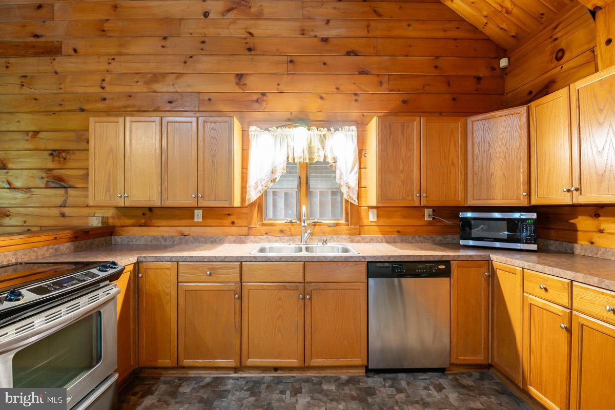 120 Lewis Rd