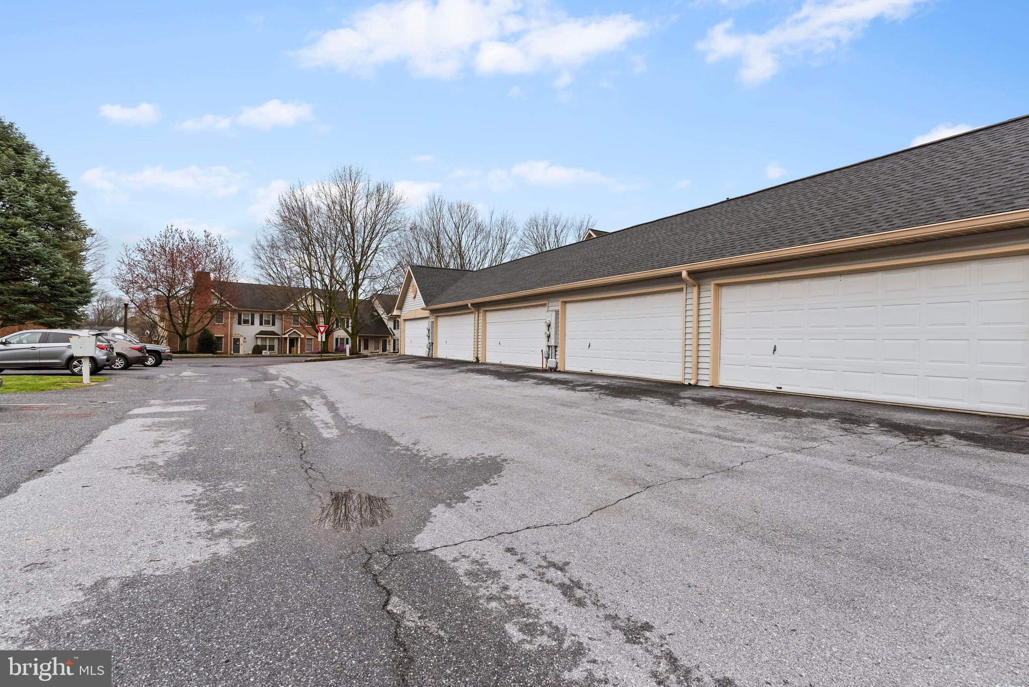 5619 Moreland Ct