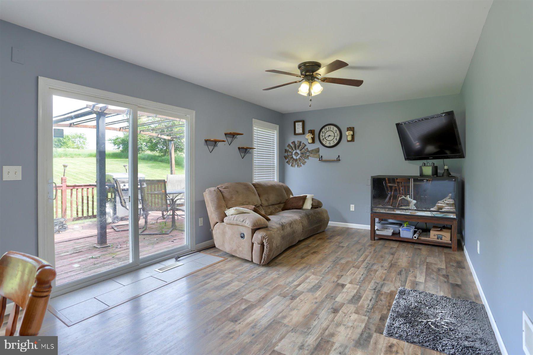 192 Lawrence Ln