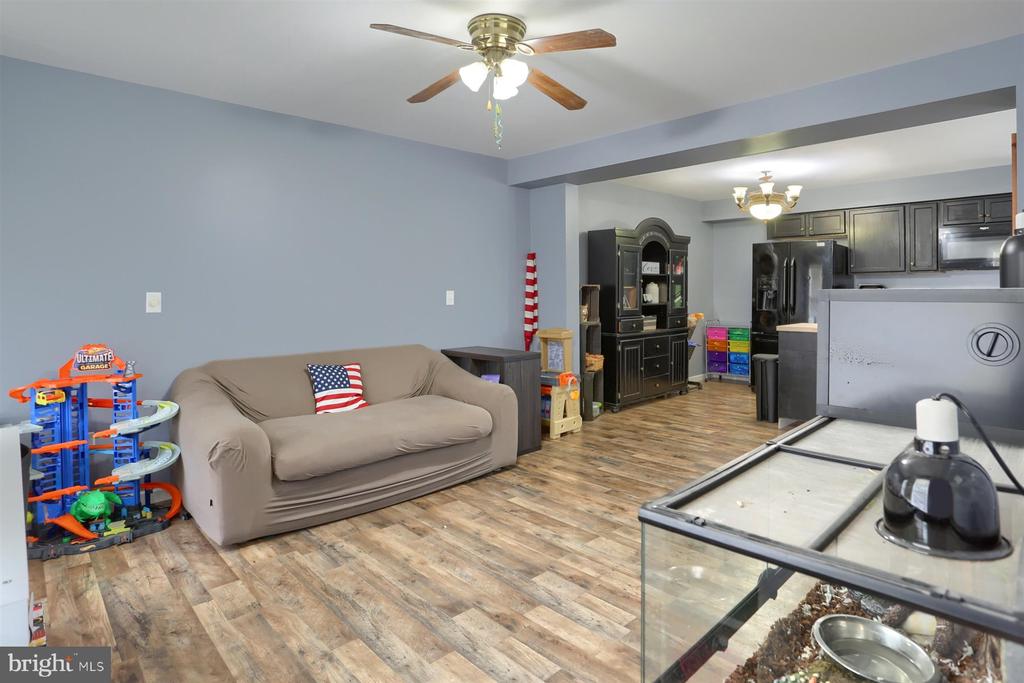 192 Lawrence Ln