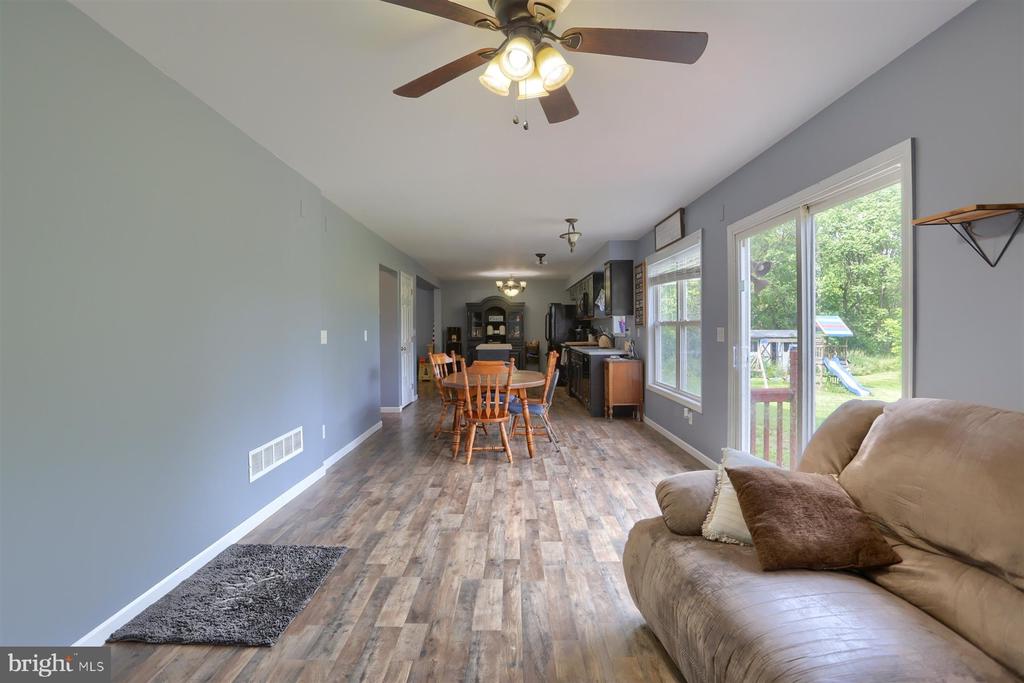 192 Lawrence Ln