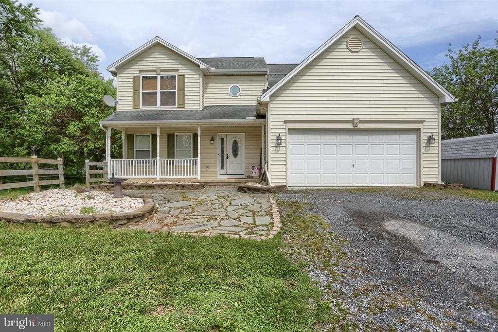 192 Lawrence Ln