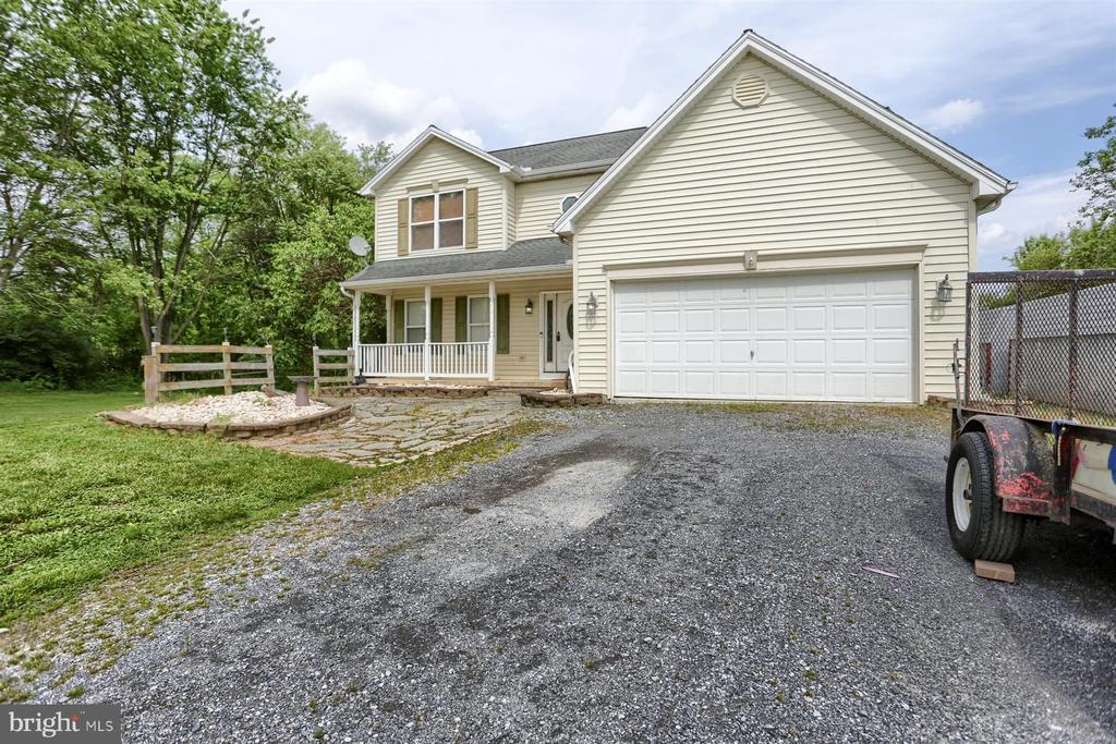 192 Lawrence Ln
