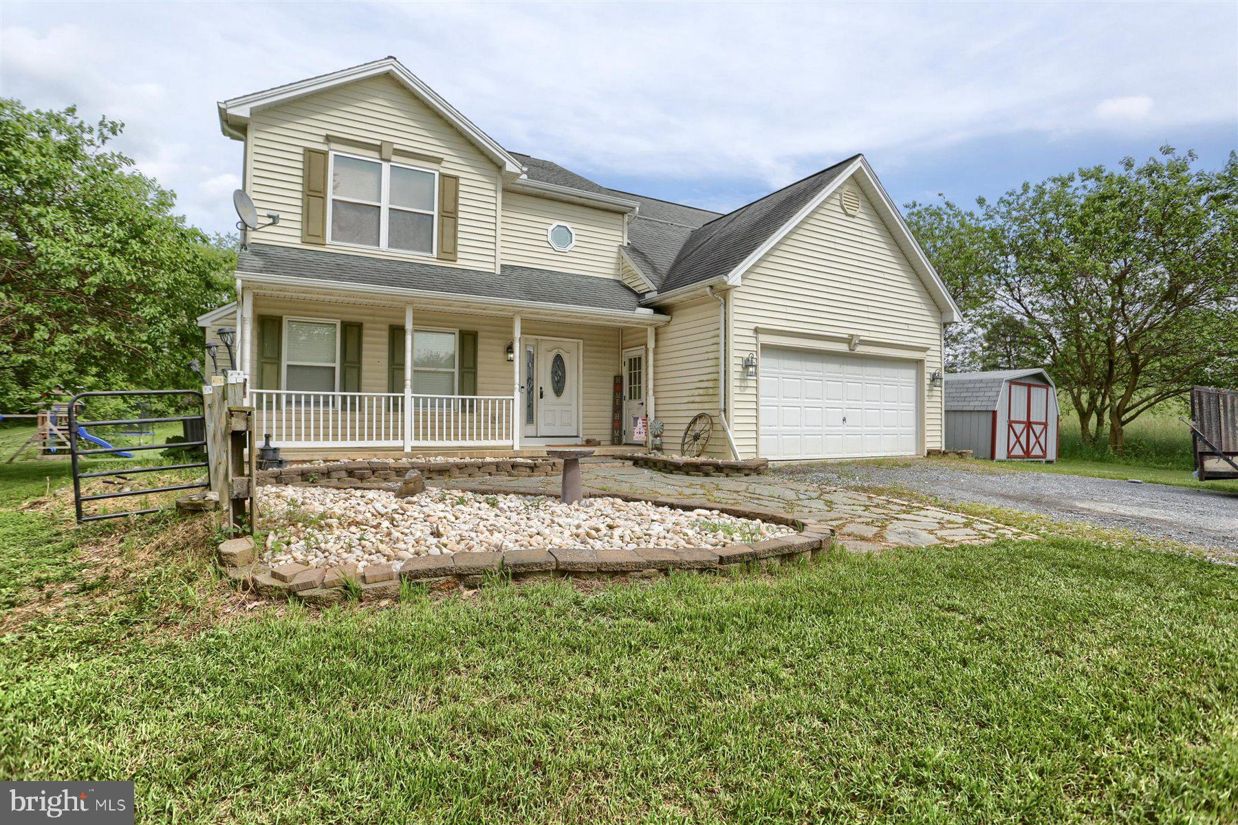 192 Lawrence Ln