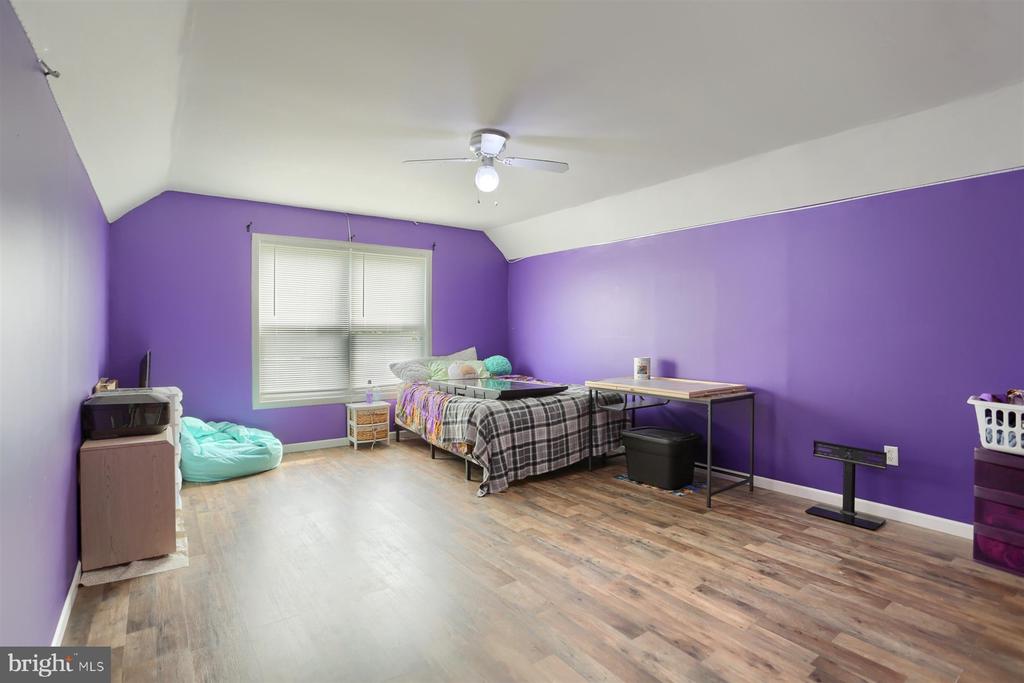 192 Lawrence Ln