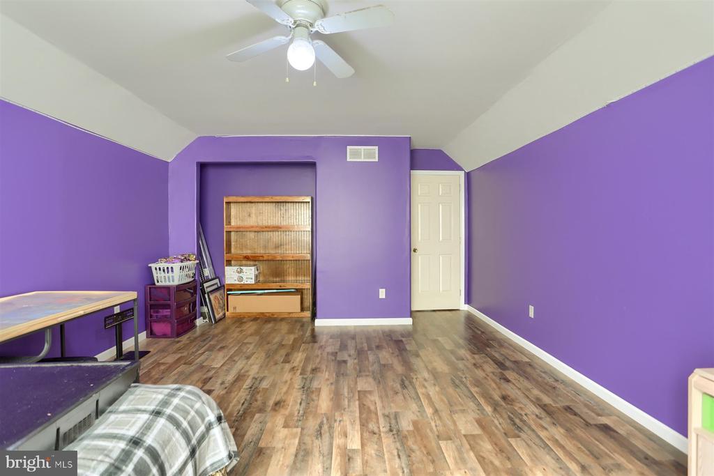 192 Lawrence Ln
