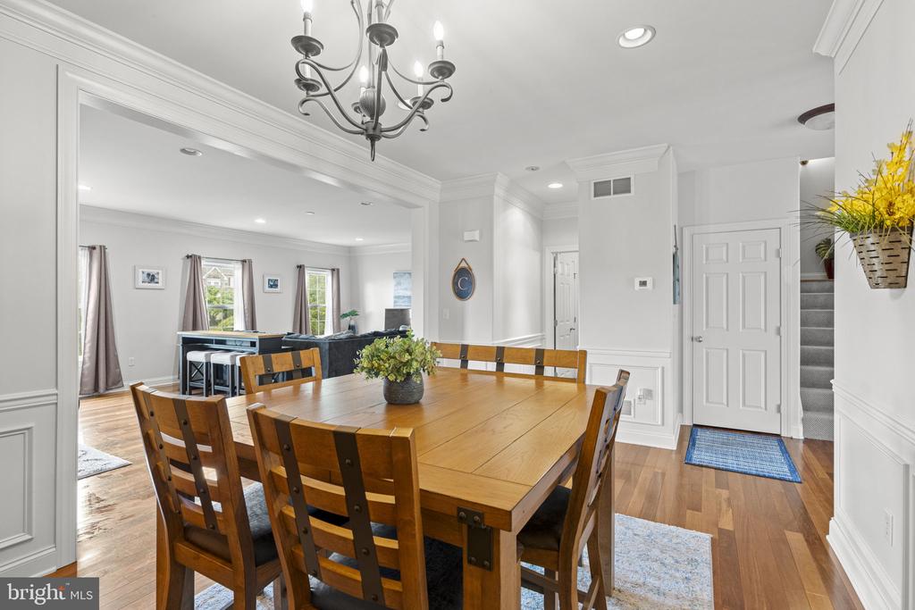 1913 Roxbury Ct