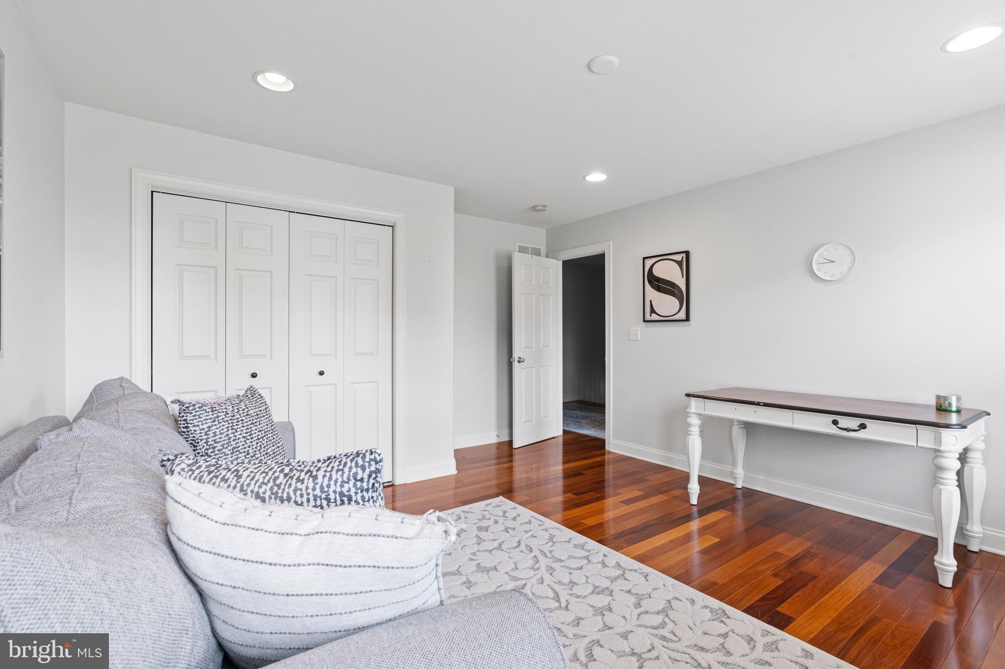 1913 Roxbury Ct