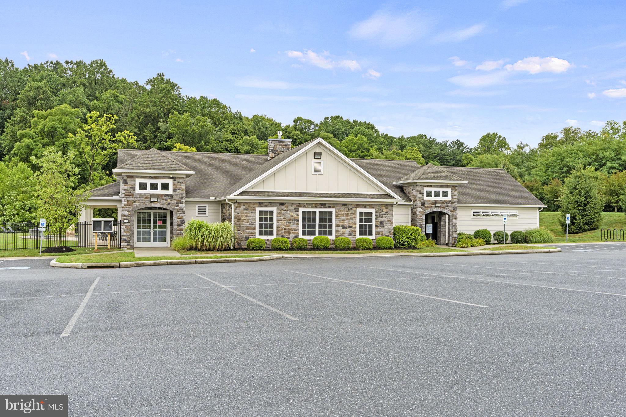 1913 Roxbury Ct