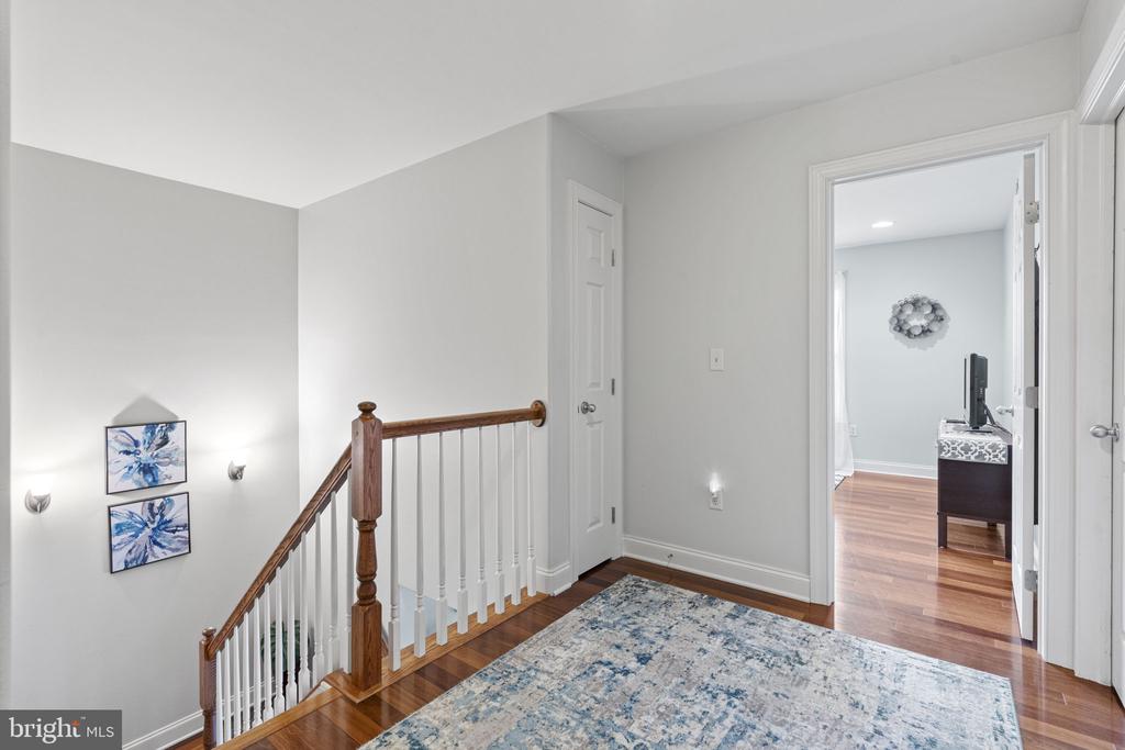 1913 Roxbury Ct