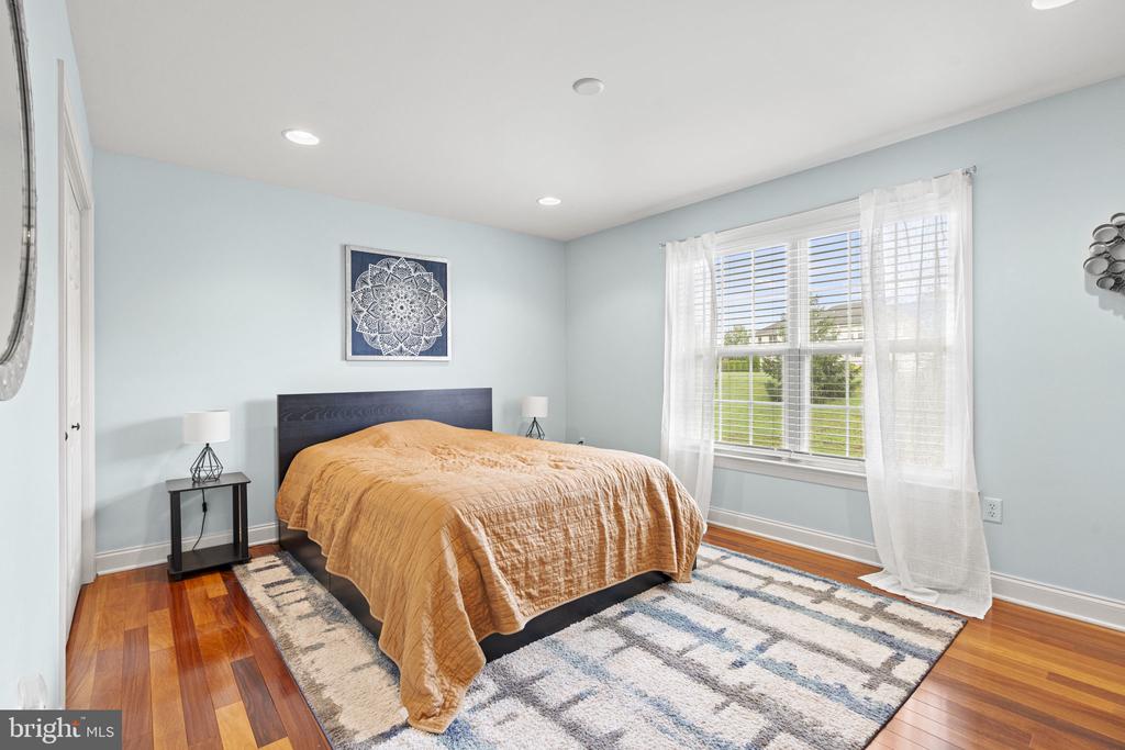 1913 Roxbury Ct