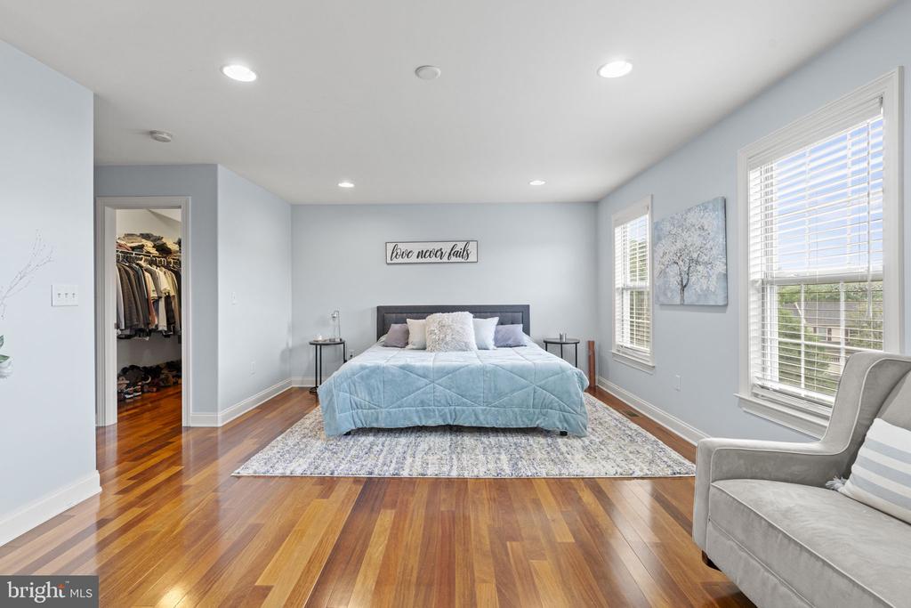 1913 Roxbury Ct
