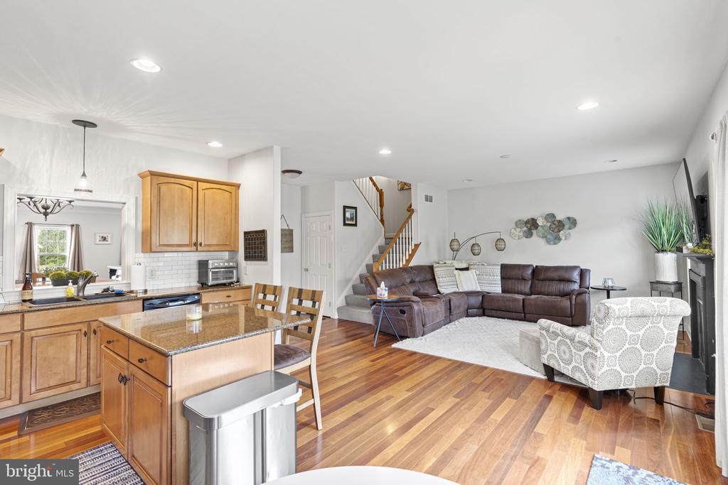 1913 Roxbury Ct