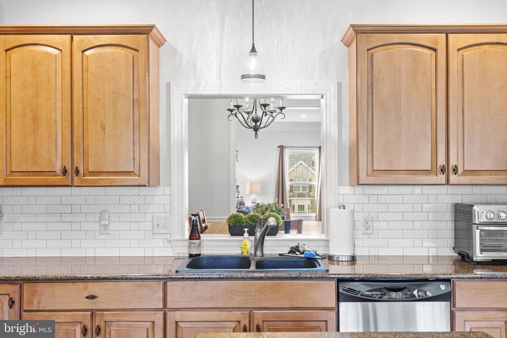 1913 Roxbury Ct