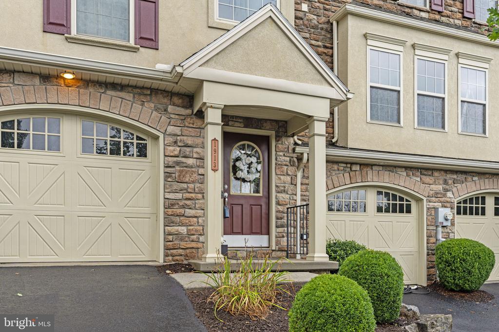 1913 Roxbury Ct