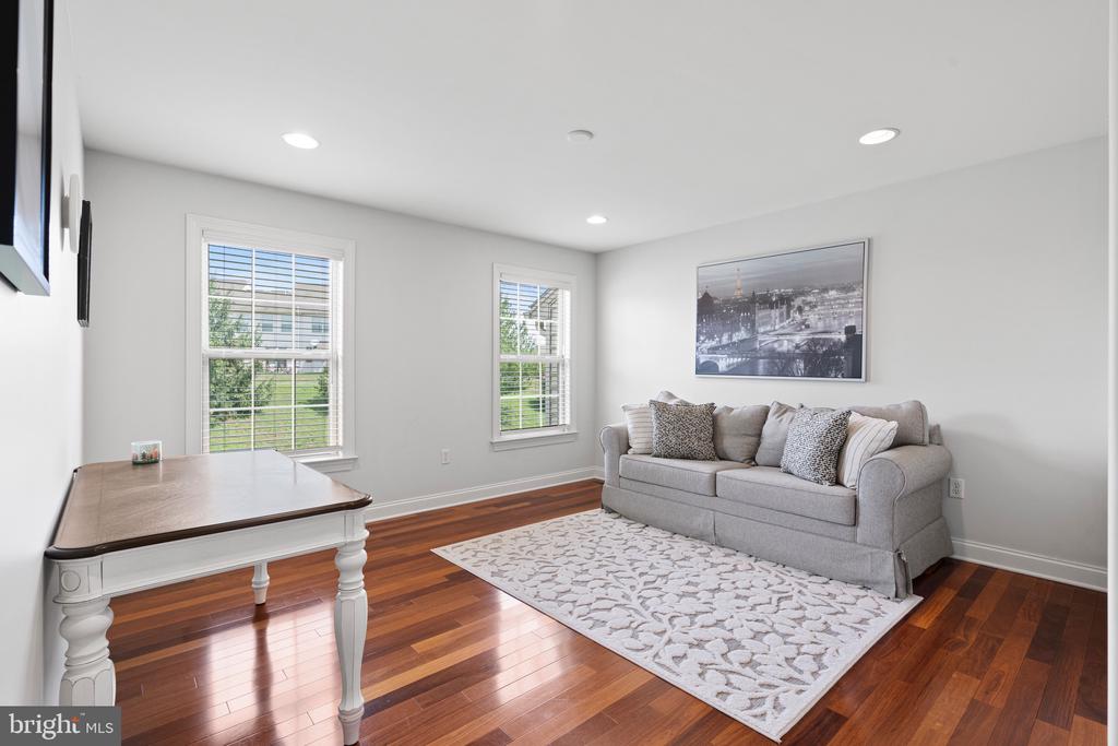 1913 Roxbury Ct