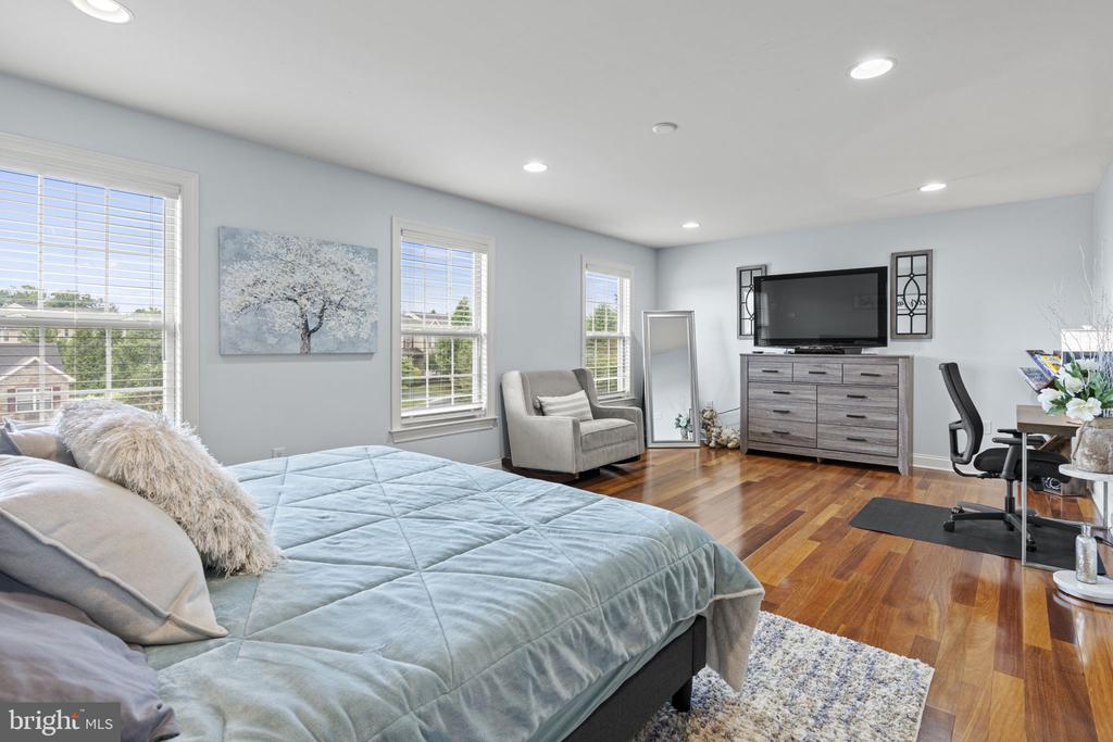 1913 Roxbury Ct
