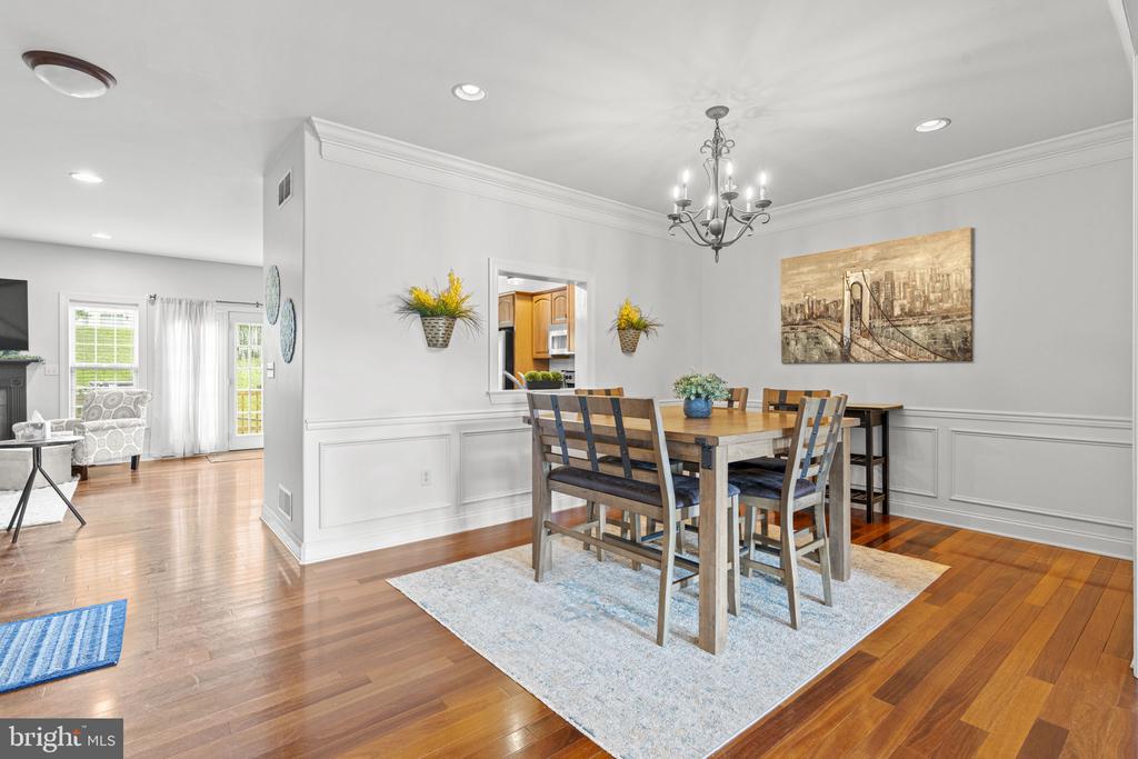 1913 Roxbury Ct