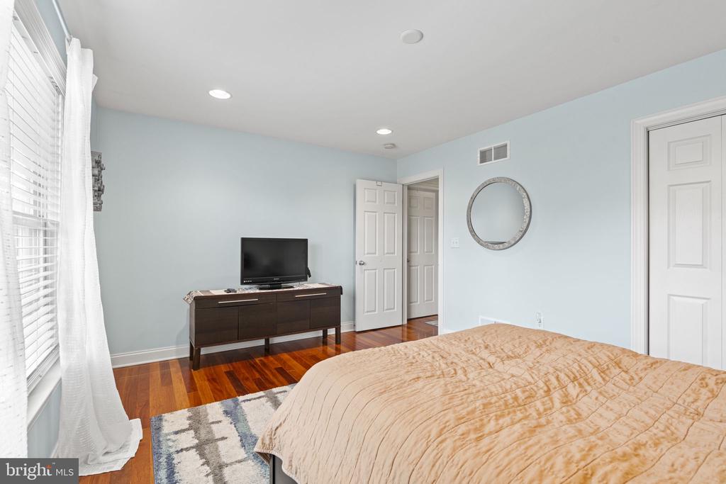 1913 Roxbury Ct
