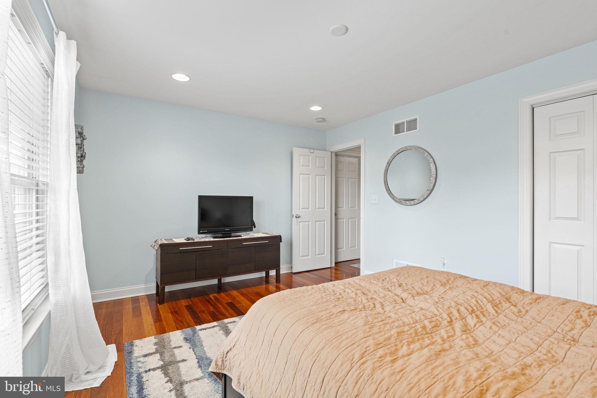 1913 Roxbury Ct
