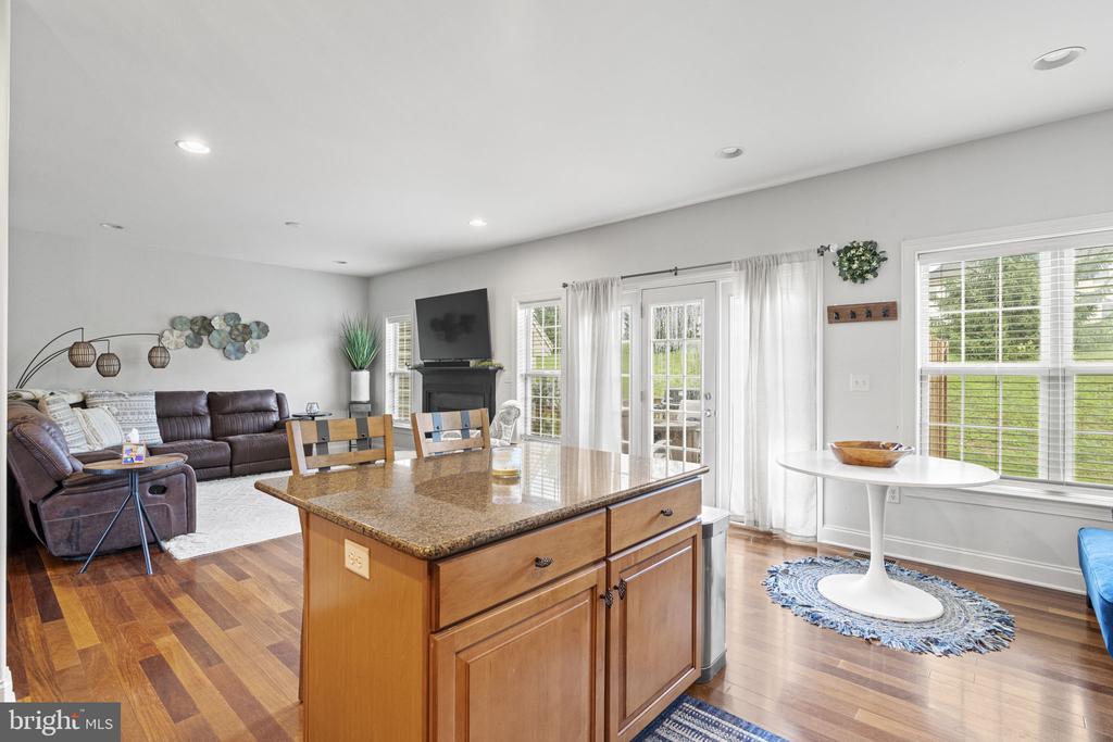 1913 Roxbury Ct