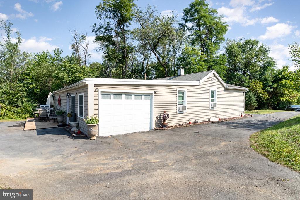 1885 Lambs Gap Rd