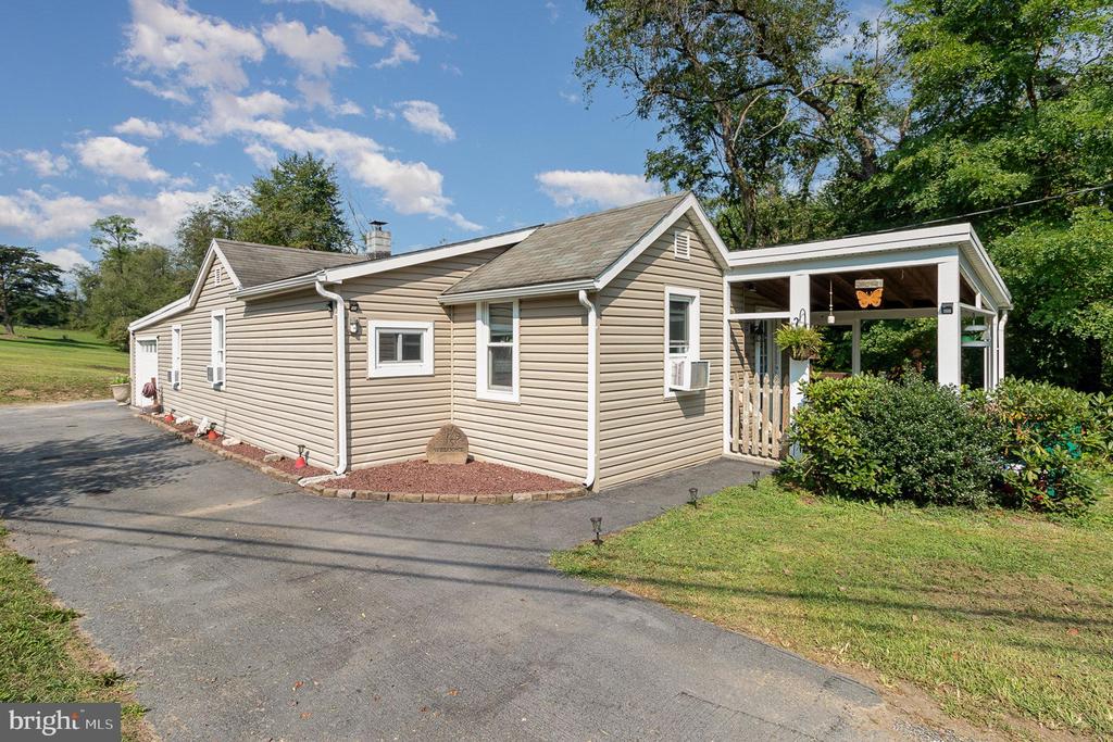 1885 Lambs Gap Rd