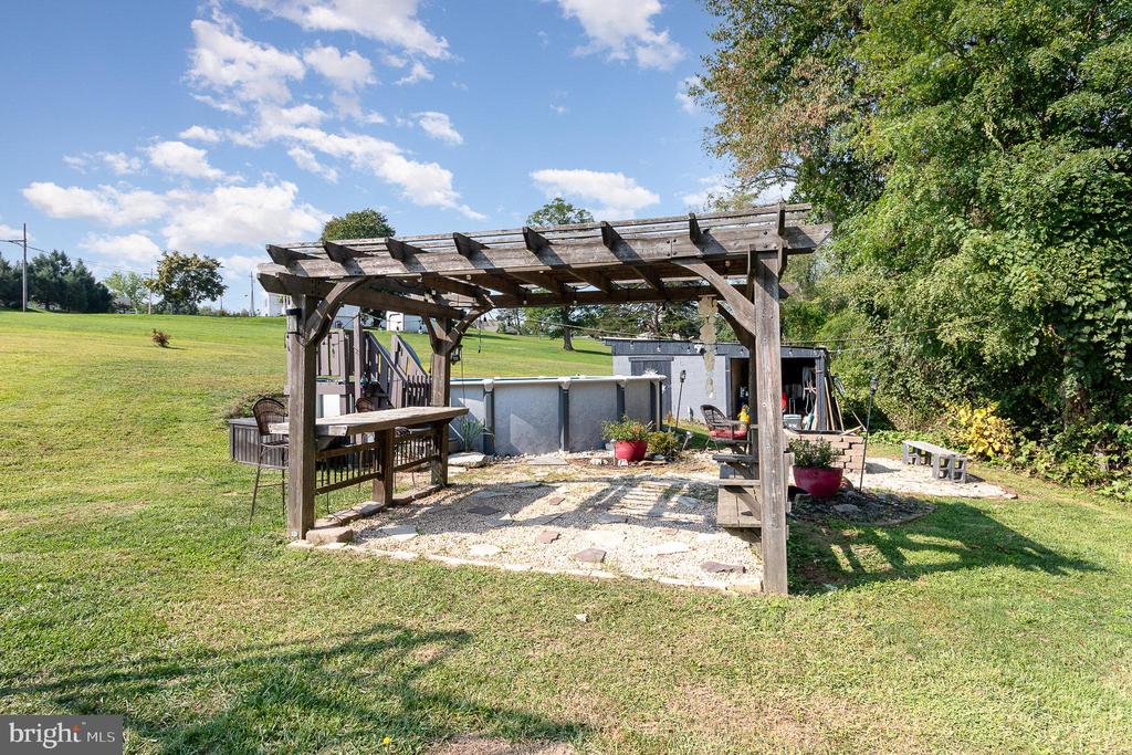 1885 Lambs Gap Rd