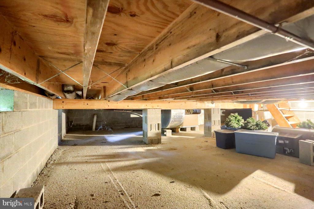 8 Bayberry Ct