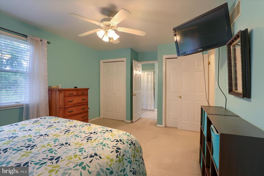 8 Bayberry Ct