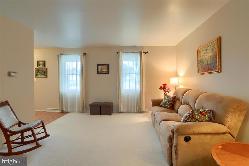 8 Bayberry Ct
