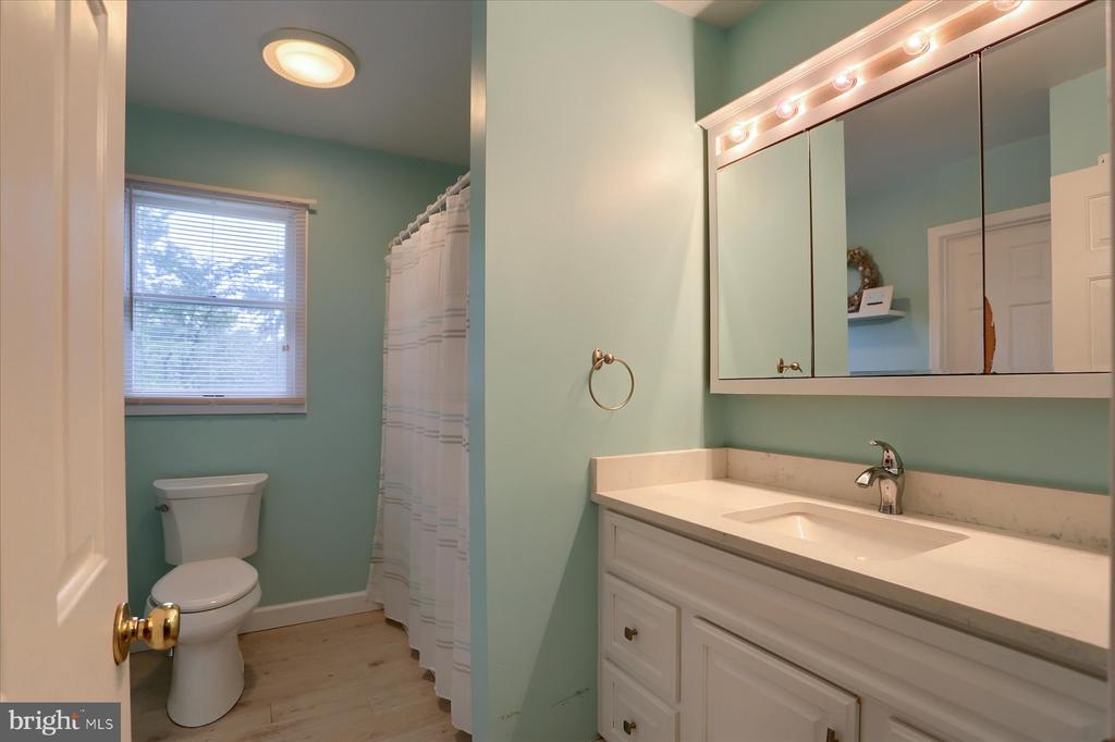 8 Bayberry Ct