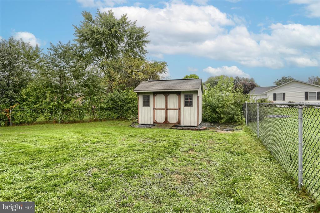 8 Bayberry Ct