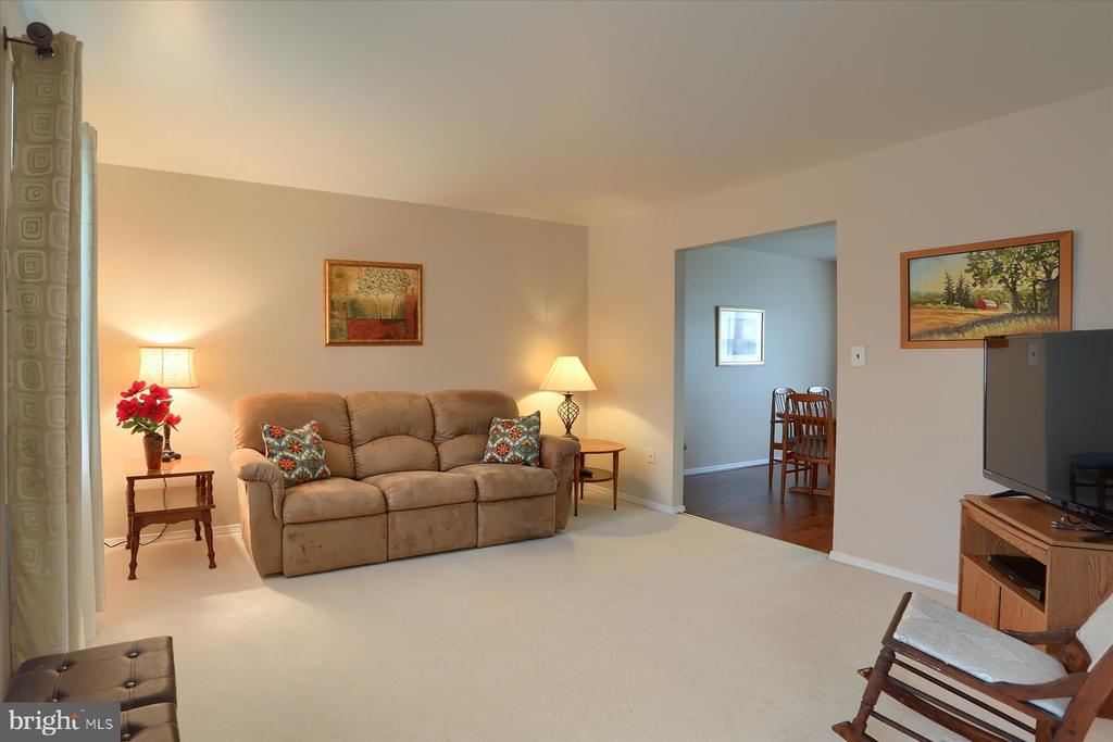 8 Bayberry Ct