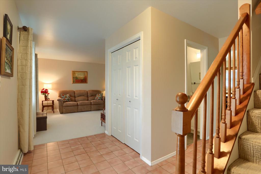 8 Bayberry Ct