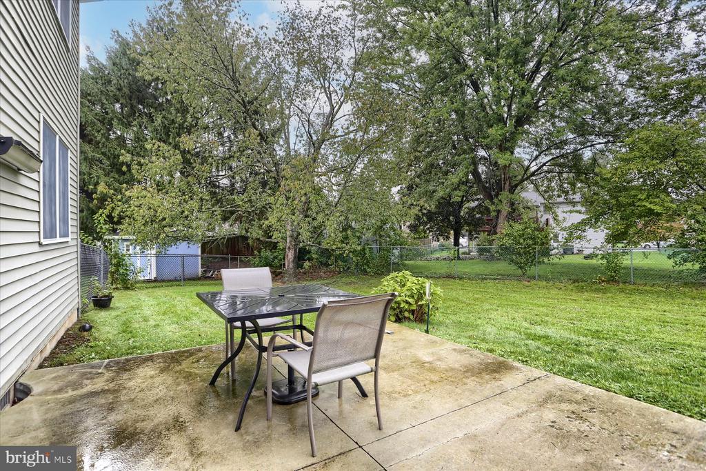 8 Bayberry Ct