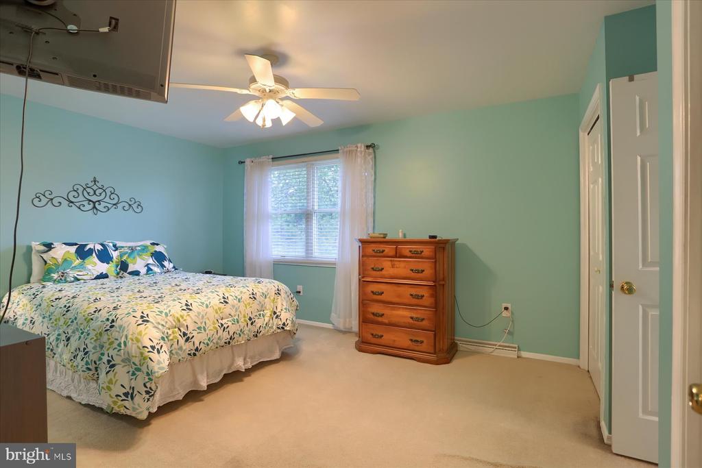 8 Bayberry Ct