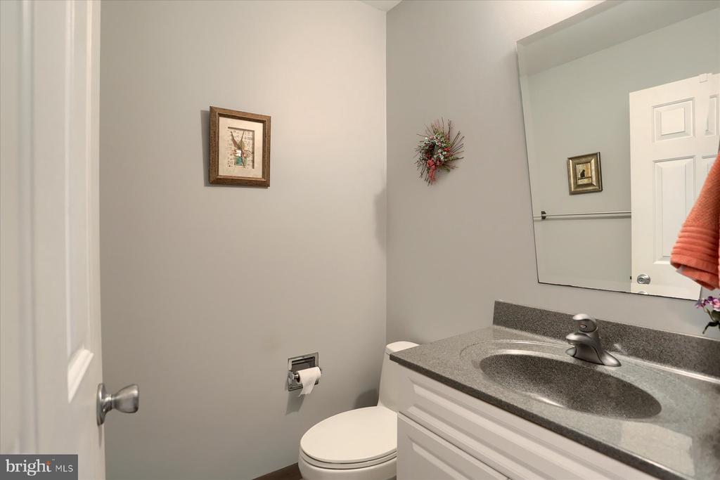 8 Bayberry Ct