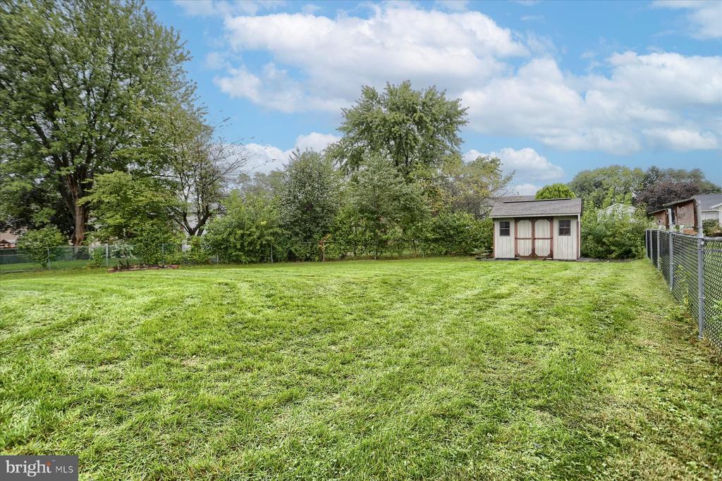 8 Bayberry Ct