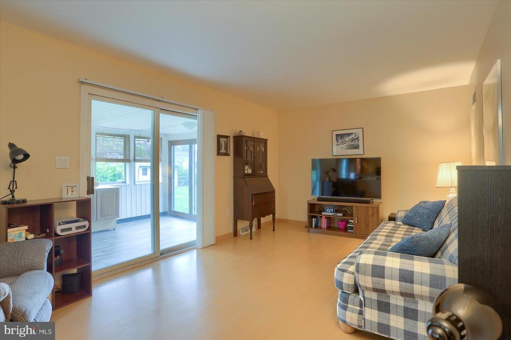 8 Bayberry Ct