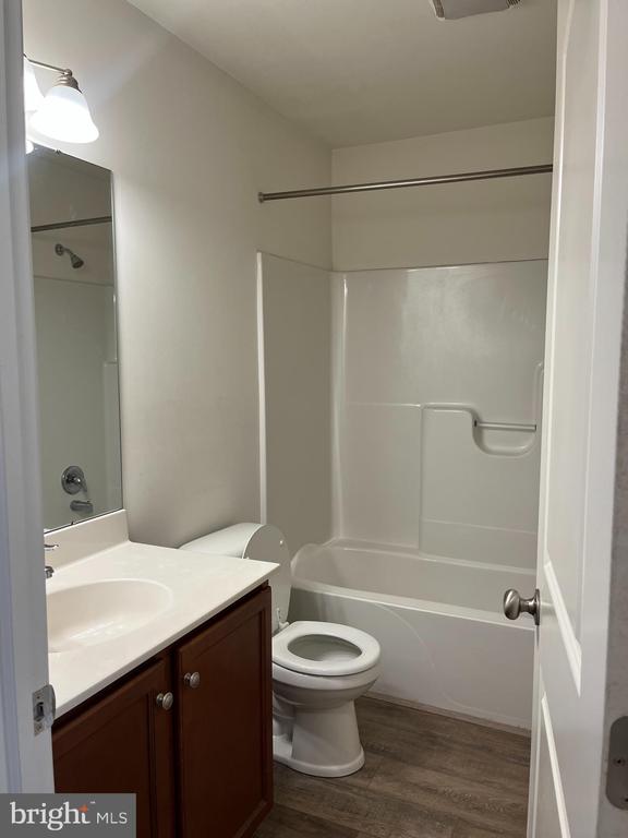 823 SCHOONER LN