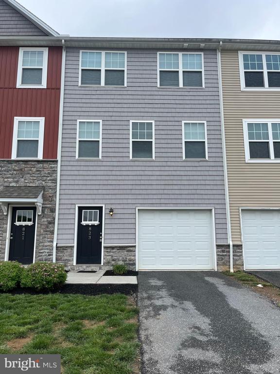823 SCHOONER LN