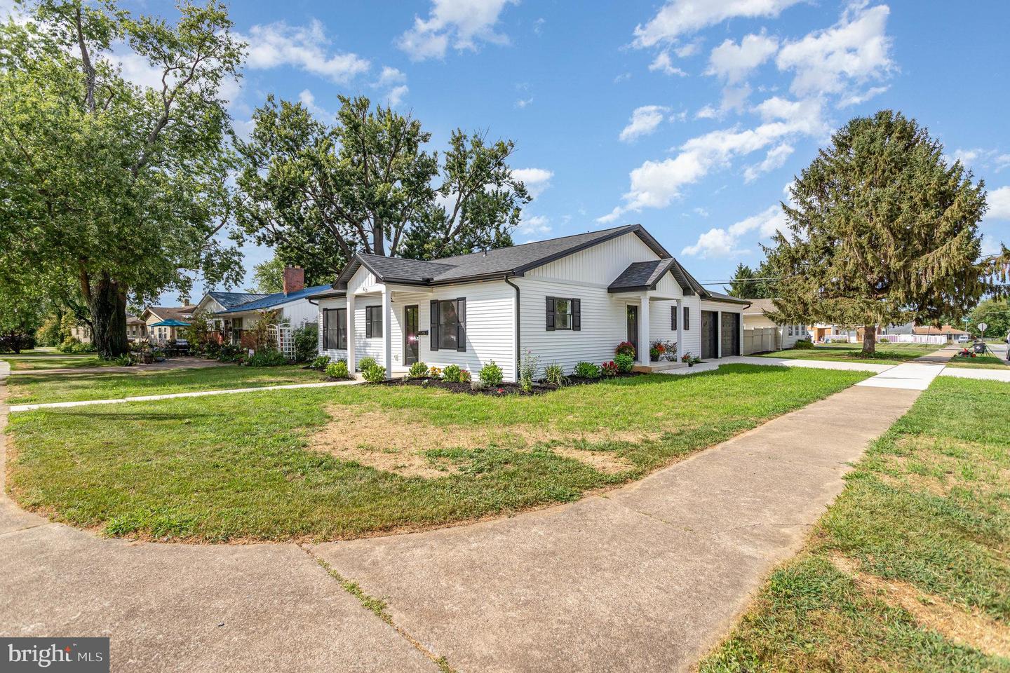 613 E Keller St