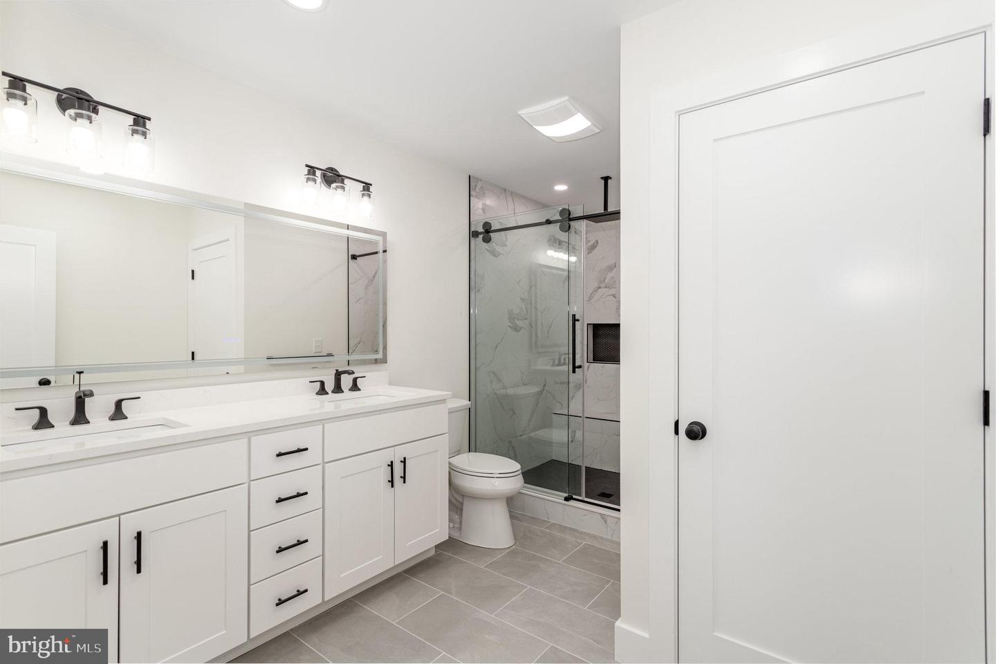 613 E Keller St