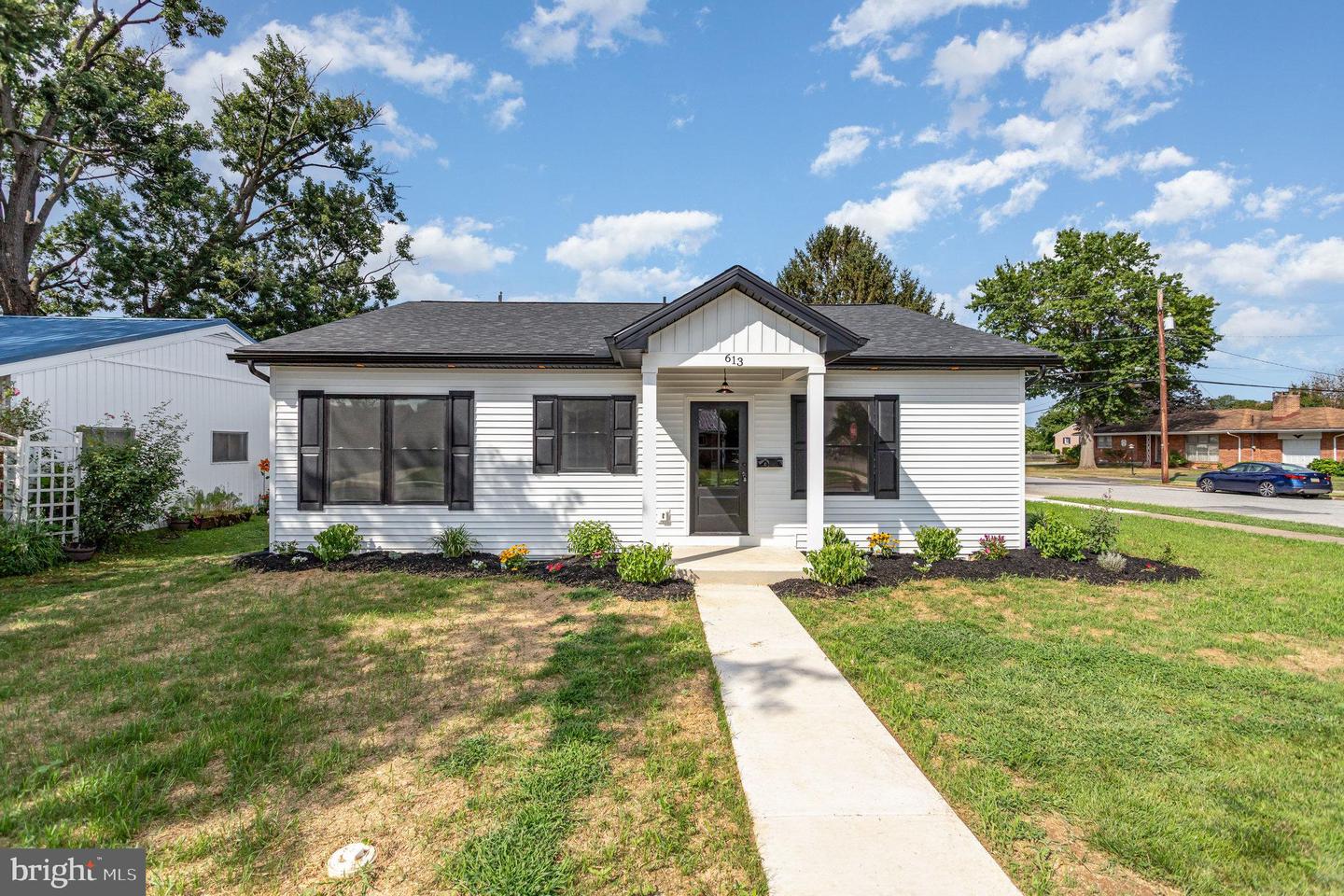 613 E Keller St